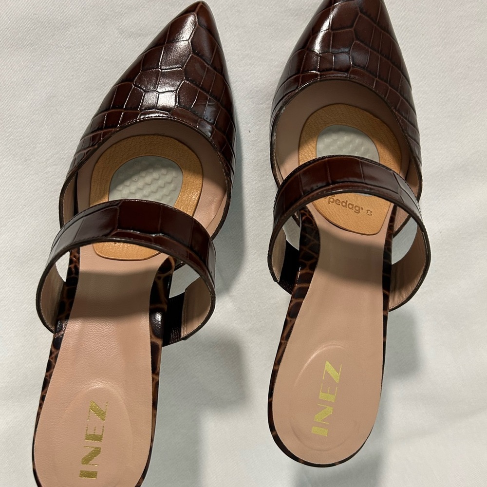 INEZ Brown Croc-Embossed Pointed-Toe Mule US 10M